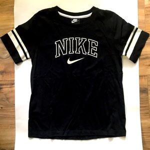NIKE T-shirt NWOT